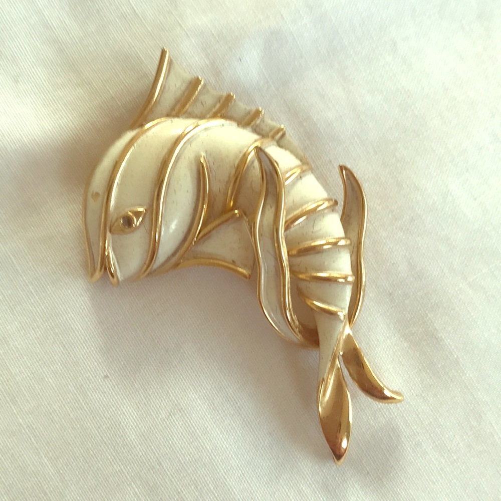 TRIFARI VINTAGE FISH BROOCHE